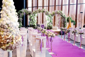 Как украсить торжество цветами